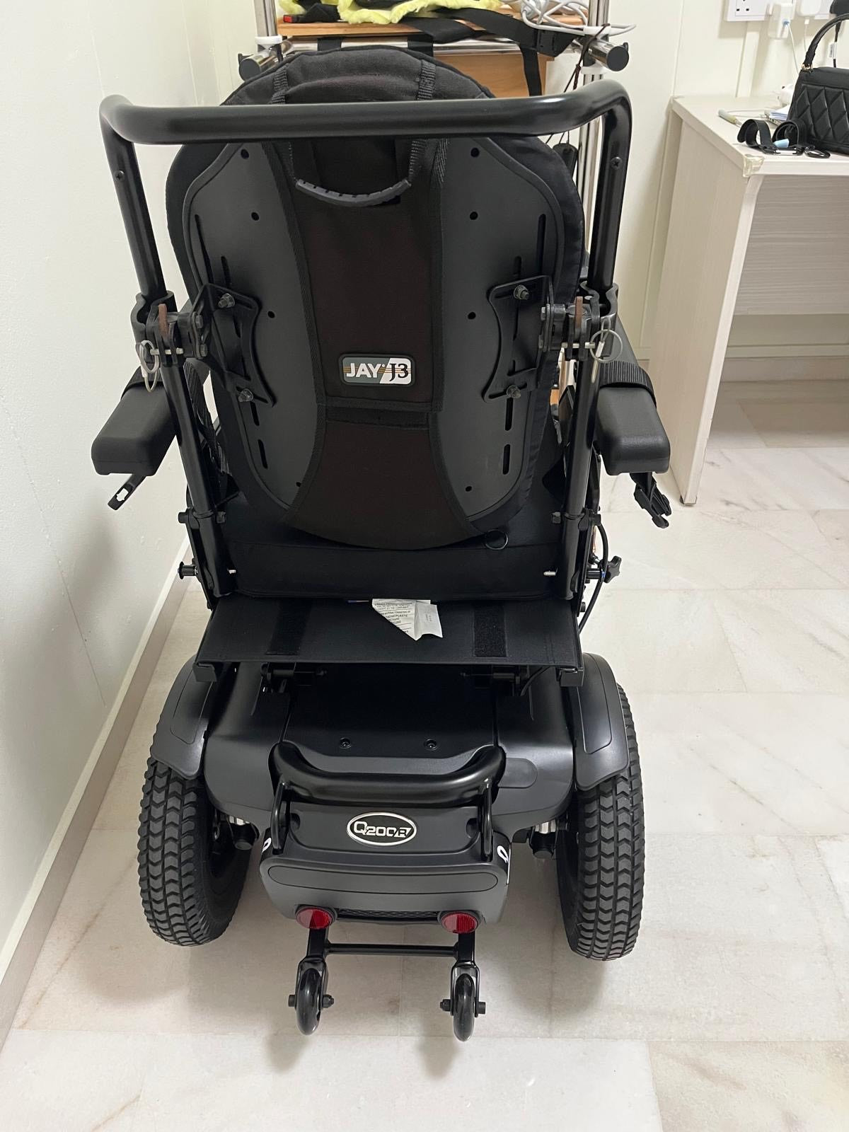 Second hand Q200R REAR-WHEEL POWERED WHEELCHAIR