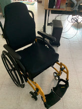 SECOND HAND QUICKIE 2 FAMILY LIGHTWEIGHT ALUMINIUM FOLDING WHEELCHAIR