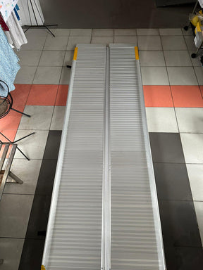 Second Hand Aluminium Bi-Fold Portable Ramp (PLS SEE DESCRIPTION)