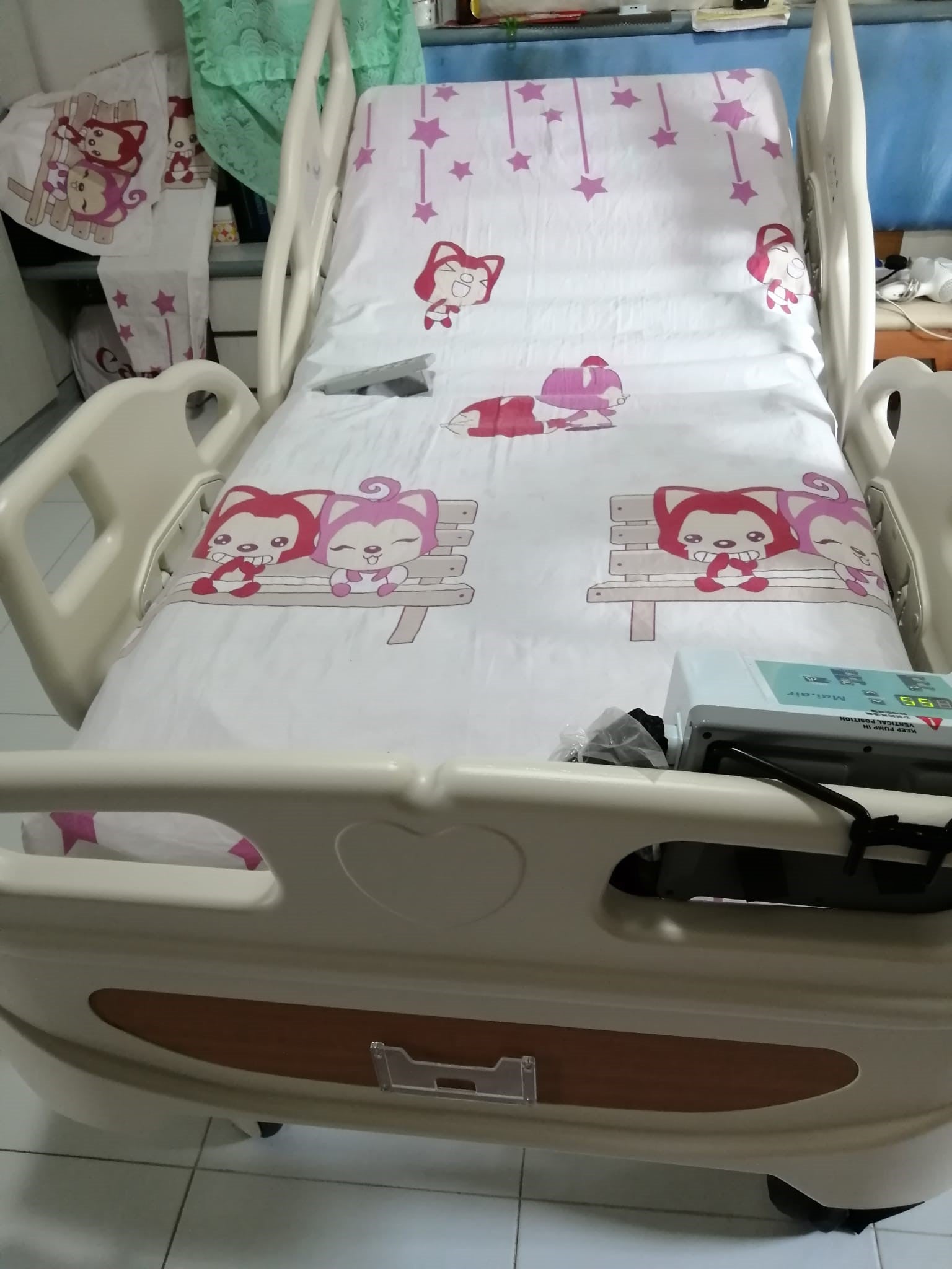 Second Hand Electric Hospital Bed & Air Mattress (PLS SEE DESCRIPTION)